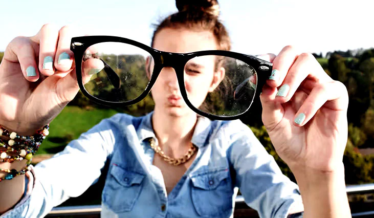 How to Get Rid of Cloudy Eyeglasses?