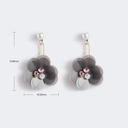 Vintage Petal Shaped Gray Earrings3