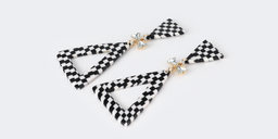 Vintage Triangle Shaped Black-White Grid Earrings0