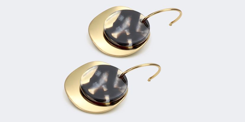 Stylish Round shaped Gold & tortoise Earrings
