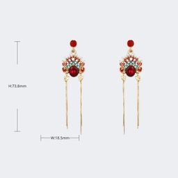Characteristic Perking Opera Shape Earrings3