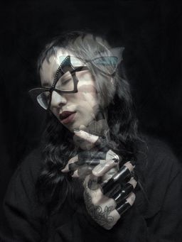 I purchased these black frames, and i love them! They are so stylish, 0