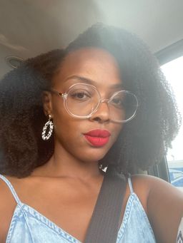 I love this frame! A prefect compliment to my style!1