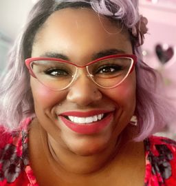 Beautiful cat eye frame! 0