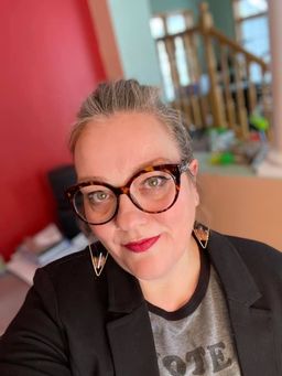 LOVE these glasses.  Completely finished my look and I get nothing but0