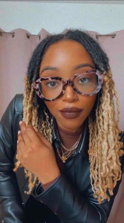 I get so many compliments on this frame! I should I would’ve gotten th0