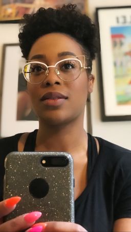 Super fun take on the cateye frame. Love the style and the colors. Can0